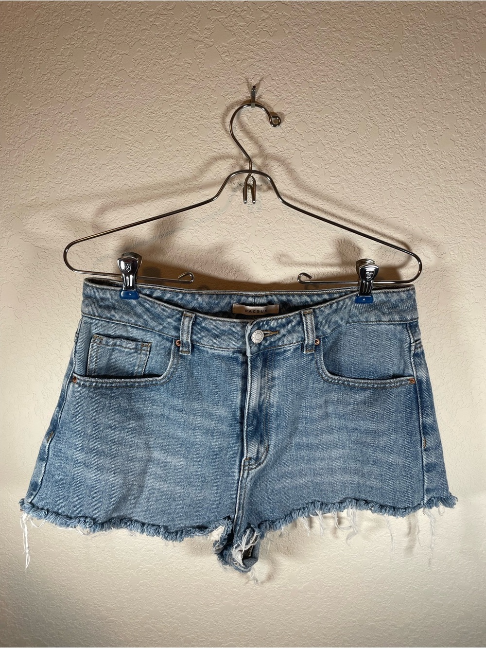 PacSun Mom Short Light Wash Distressed Denim Cutoff Shorts Size 29 - Picture 3 of 9